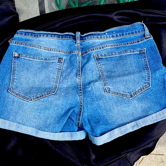 Old navy denim shorts - Picture 2 of 3